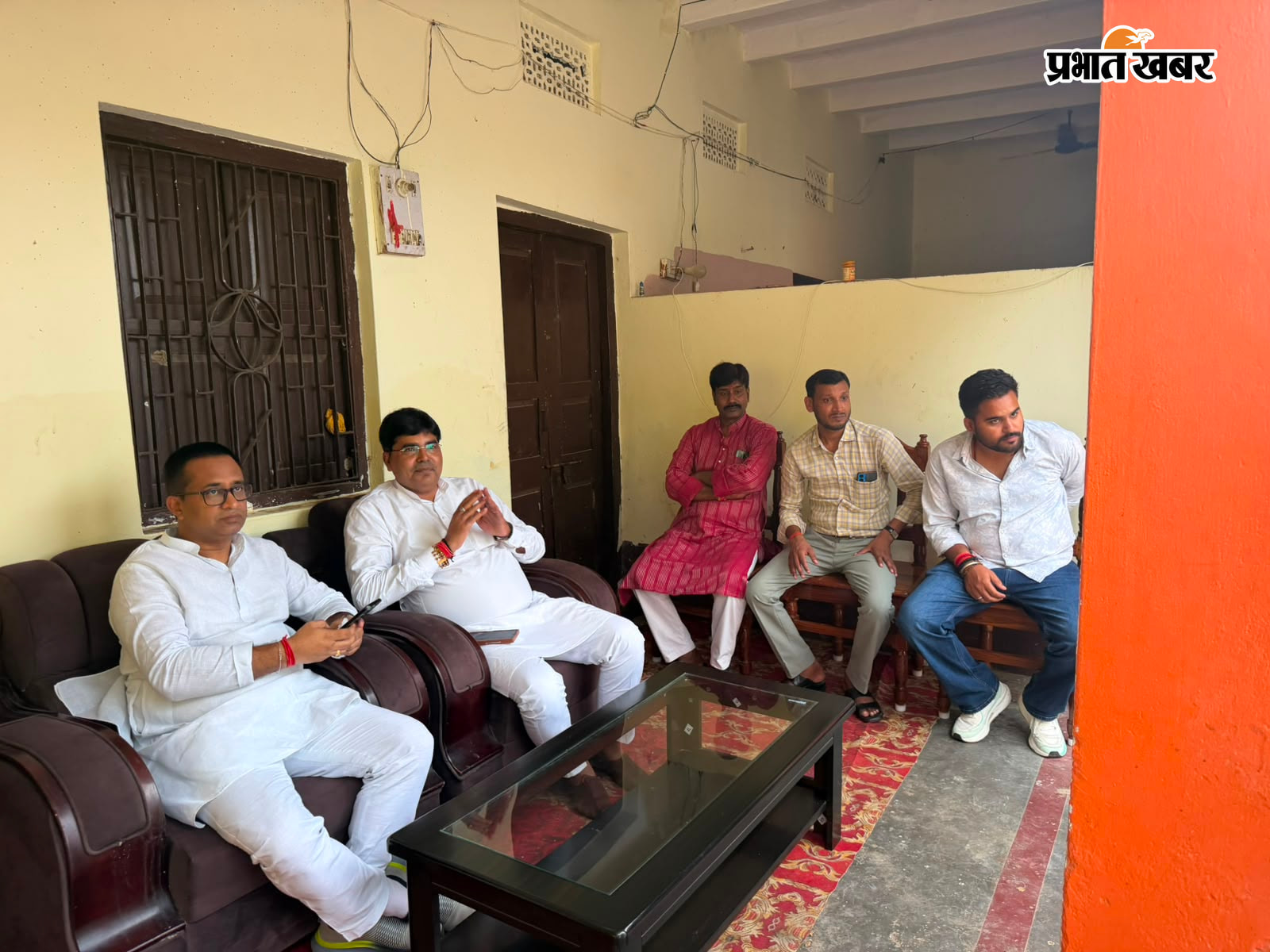 सुर्खी गांव स्थित ठाकुरबाड़ी में ग्रहण किया भगवान का प्रसाद | Prabhat Khabar Network
