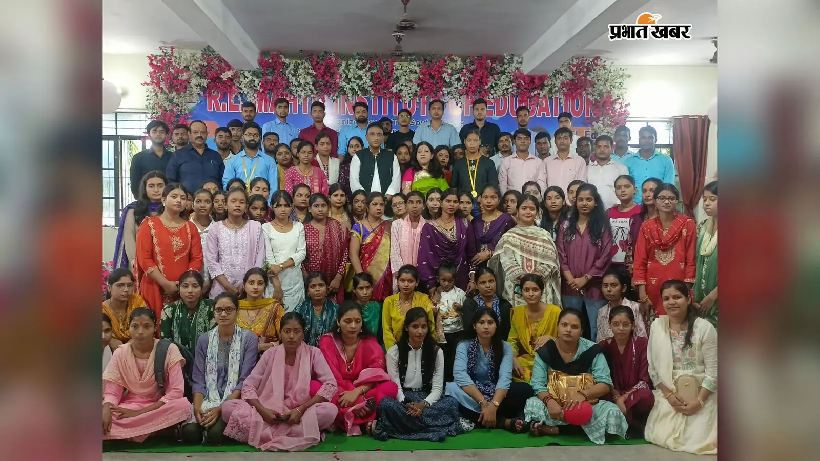 आरएल महतो कॉलेज में बीएड सत्रारंभ, संजय बने मिस्टर फ्रेशर और निशा मिस फ्रेशर
