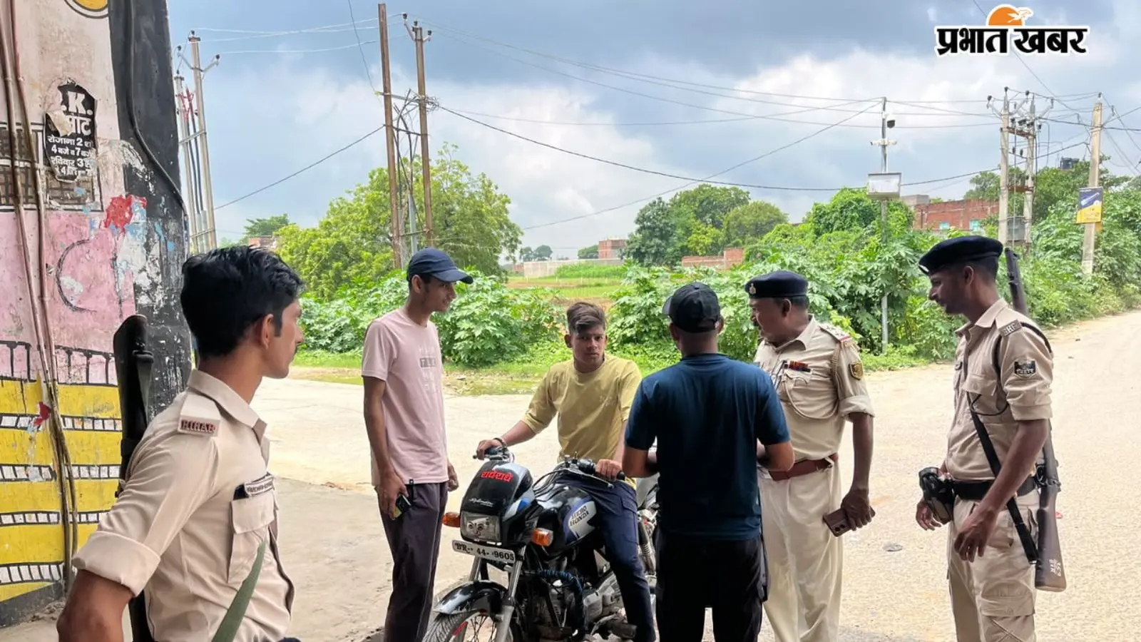 बक्सर के पुराना भोजपुर में वाहन जांच अभियान, 11 हजार रुपये जुर्माना वसूला