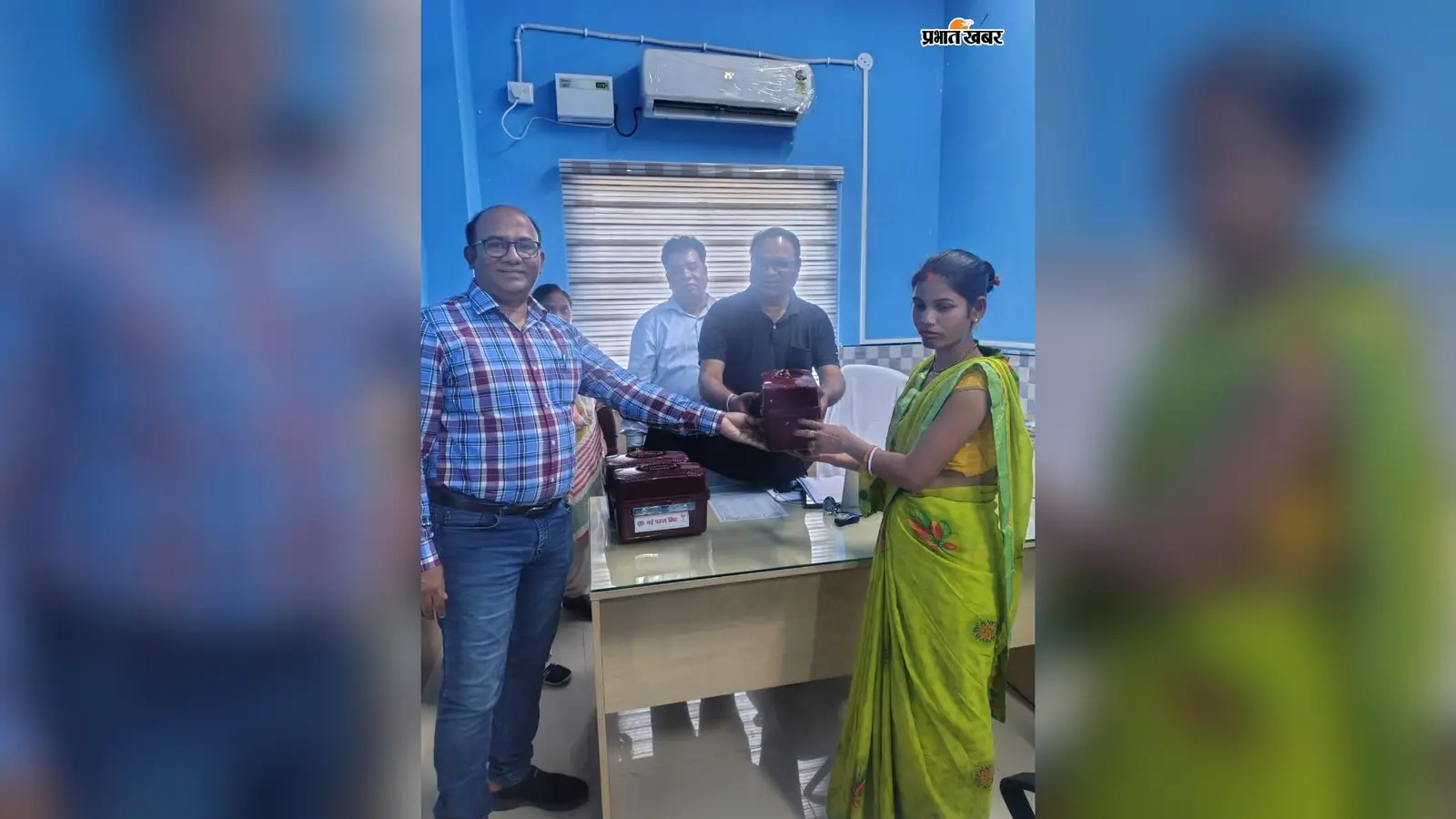 नालंदा में 80 गर्भवती महिलाओं के बीच बांटे गये श्रृंगार बॉक्स, स्वास्थ्य जांच के लिए किया गया जागरूक