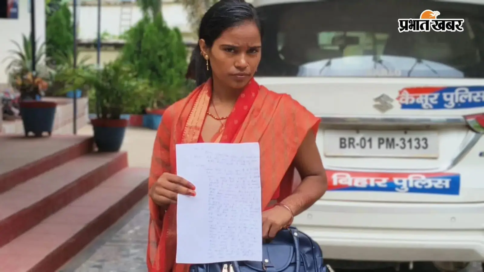 अखलासपुर बस स्टैंड पर महिला का पर्स लेकर भागा युवक, लोगों ने पीछा कर पकड़ा