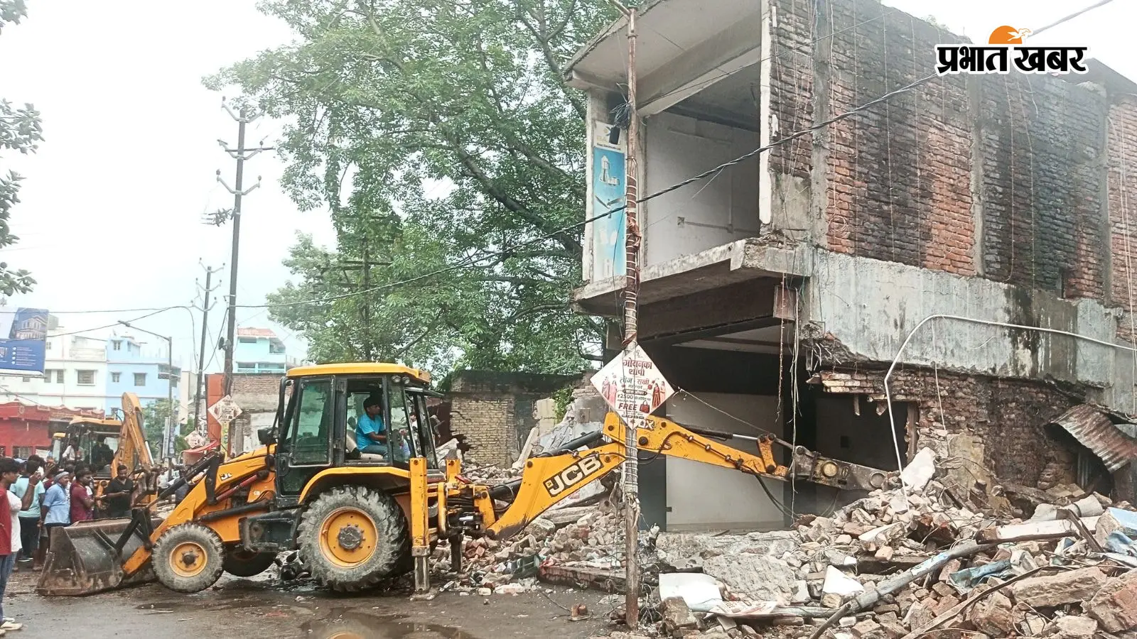 बेतिया में चला बुलडोजर, बिहार के पूर्व डिप्टी सीएम के भतीजे का दो मंजिला ऑफिस भी ध्वस्त, जानिए क्या है पूरा मामला