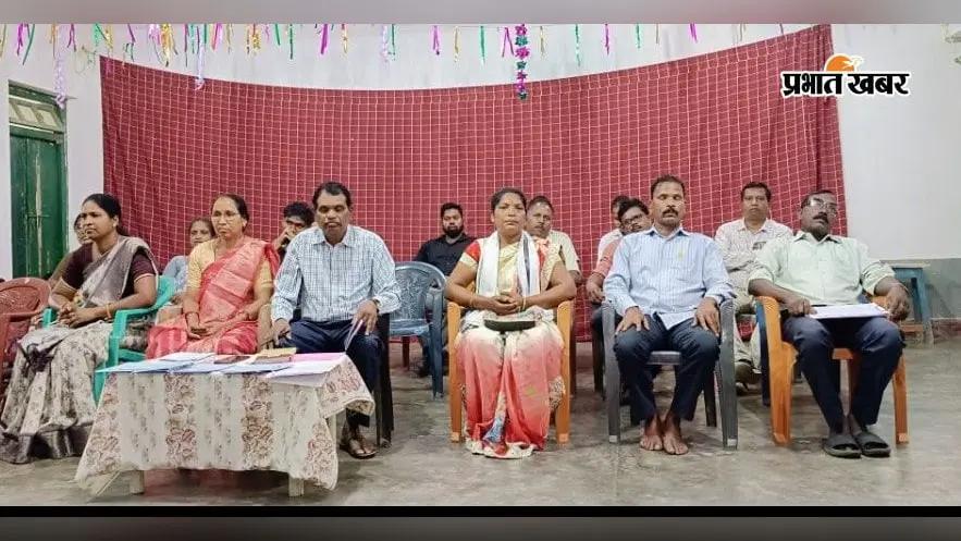 नवाडीह स्कूल में अर्द्धवार्षिक परीक्षाफल वितरित, अभिभावकों को मोबाइल से दूर रहने की हिदायत