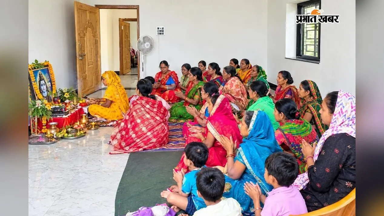 बिशुनपुर में महिला मंडली ने की शिव चर्चा, भजन-कीर्तन से गूंजा माहौल