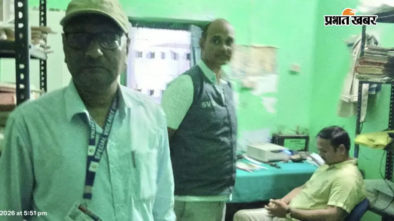 बांका के चांदन में जमीन पर दखल दिलाने के लिए मांगे 2 लाख, 20 हजार लेते सीओ  गिरफ्तार