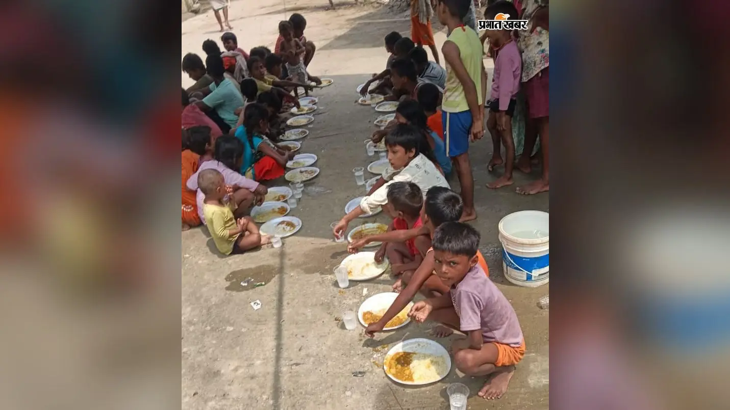 हाजीपुर: राघोपुर में बाढ़ का संकट बरकरार, छह दिनों से बिजली ठप; 20 पंचायतों में चल रही सामुदायिक रसोई