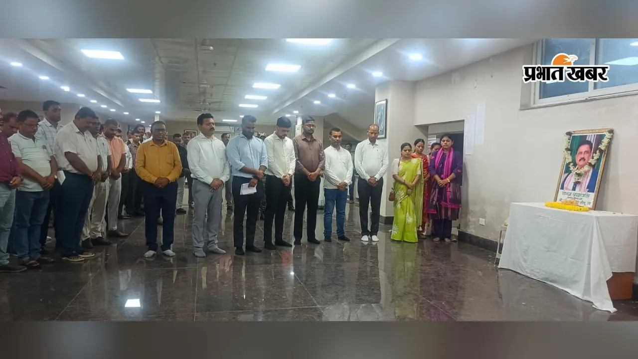 हजारीबाग में स्वास्थ्य सेवाओं की समीक्षा, कफ सिरप की अवैध बिक्री पर कार्रवाई का निर्देश