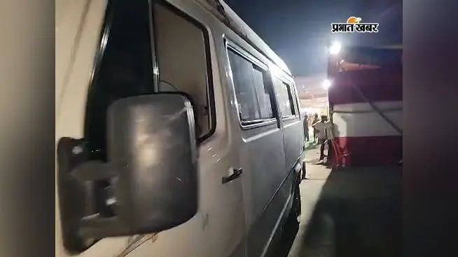 हाजीपुर में बाढ़ राहत का चोकर वापस ले जाने पर बवाल, DM ने जिला पशुपालन पदाधिकारी समेत तीन पर FIR का दिया निर्देश