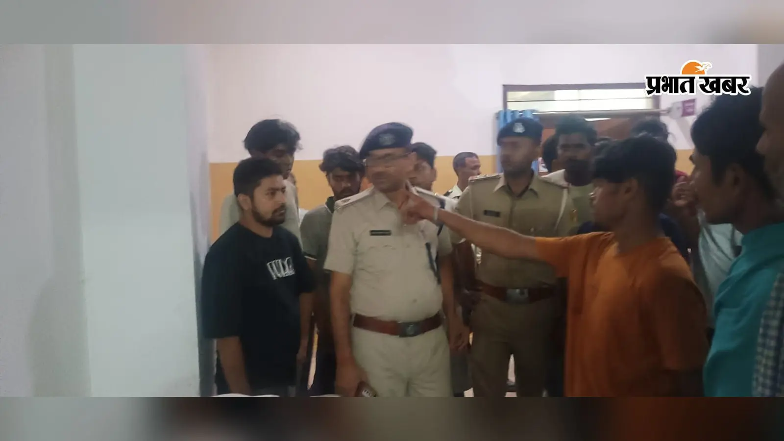 प्रेम प्रसंग में युवक की गोली मारकर हत्या, घर से कुछ दूर पीछे से बदमाशों ने बरसाईं गोलियां