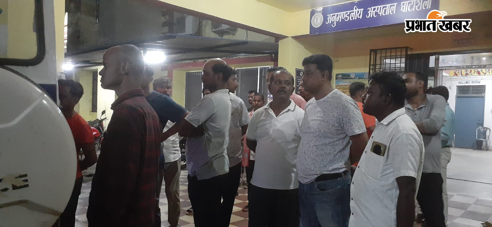 अस्पताल में लोगों की लगी भीड़.