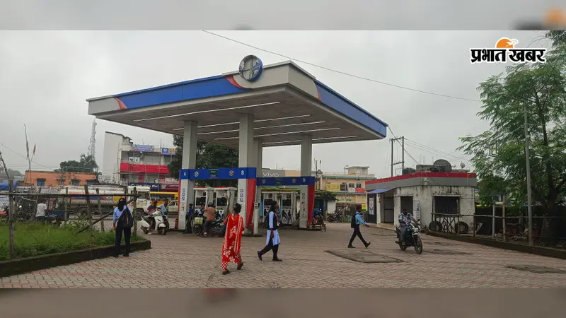 खूंटी में पेट्रोल पंप पर फायरिंग कर अपराधियों ने छोड़ा PLFI के नाम का पर्चा, दो दिनों में 10 लाख रंगदारी की मांग