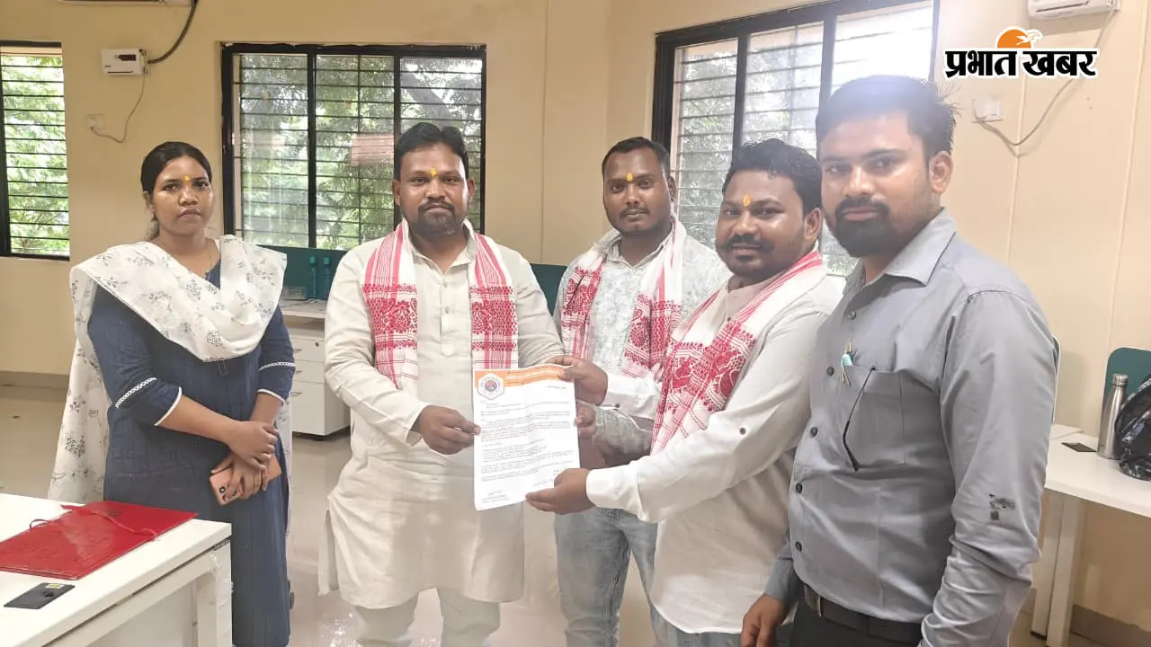 सिसई के बैजनाथ जलन कॉलेज में सीटें बढ़ाने की मांग, अभाविप ने प्रभारी प्राचार्य को सौंपा ज्ञापन