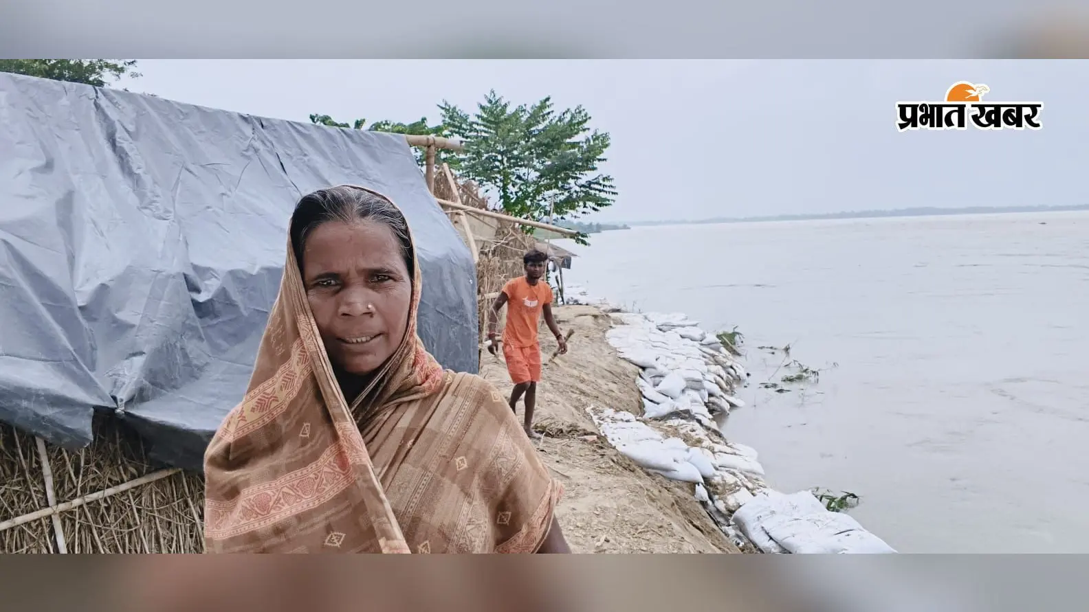 बेलदौर में कोसी का कहर बढ़ा, कटाव के मुहाने पर एक दर्जन घर, ग्रामीण बोले- बोरे डालकर हो रही खानापूर्ति