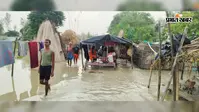 कटिहार: अमदाबाद में गंगा-महानंदा के उफान से त्राहिमाम; जलेबी टोला में सड़क पर बह रहे पानी के ऊपर मचान बनाकर रहने को मजबूर पीड़ित