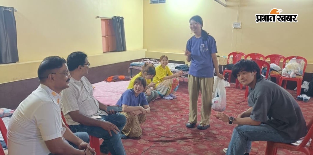 दिव्यांगजनों की सेवा के लिए करकेंद पहुंचा जापानी छात्रों का दल | Prabhat Khabar Network