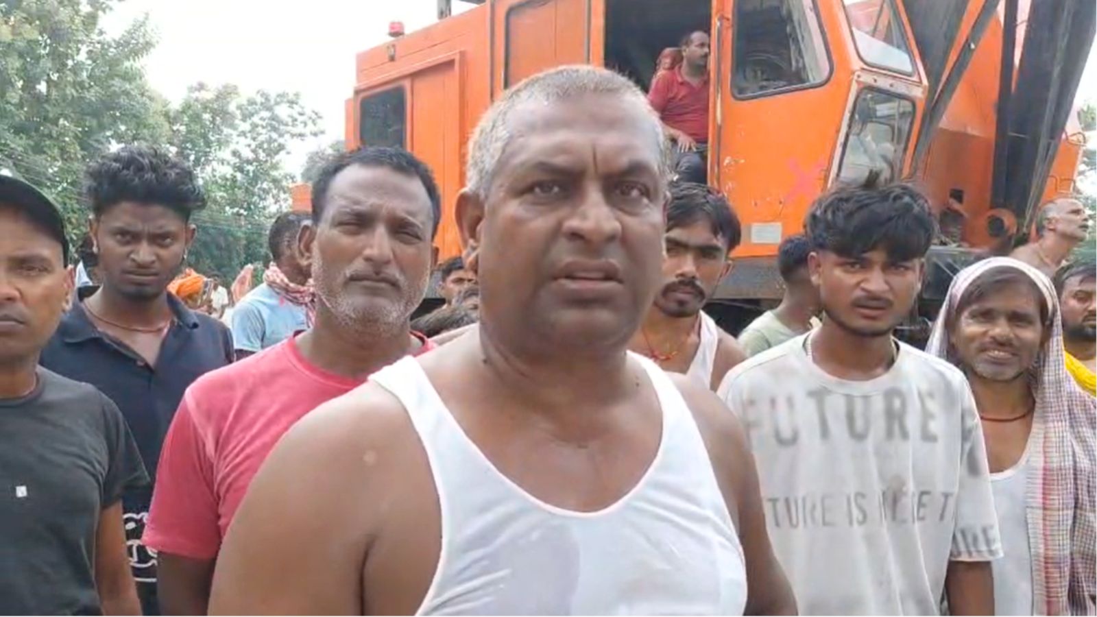 घटनास्थल पर पहुंचे ग्रामीण