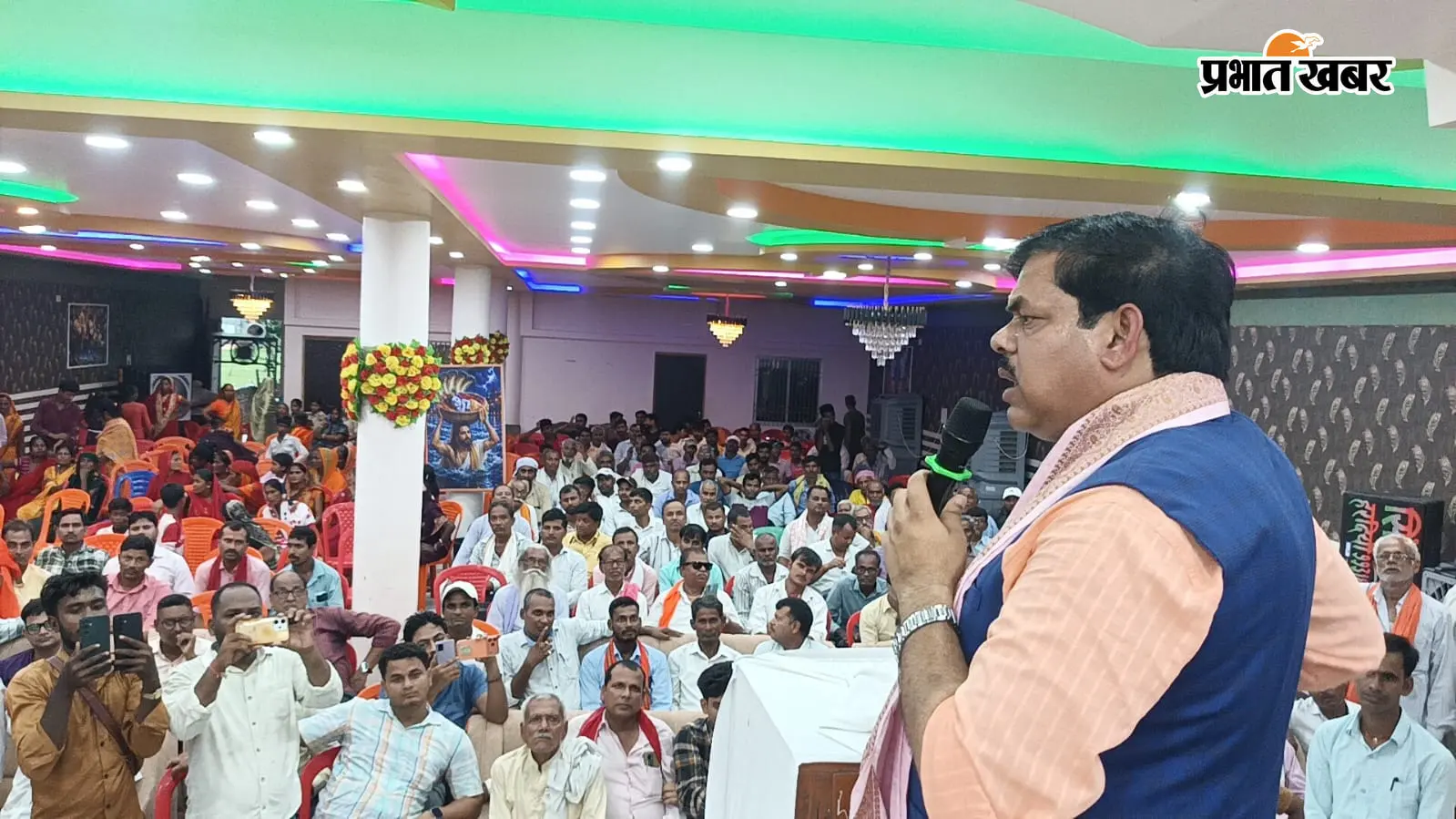 गोपालगंज: महम्मदपुर में श्रीकृष्ण जन्मोत्सव की धूम: शिक्षा मंत्री ने उतारी आरती, बोले- सत्य और कर्म का मार्ग दिखाते हैं प्रभु के आदर्श