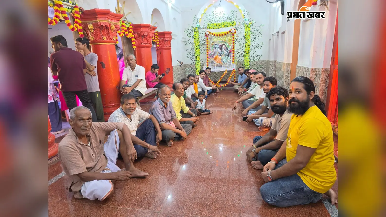 हवेली खड़गपुर में कृष्ण छठी पर मंदिरों में उमड़ी श्रद्धालुओं की भीड़, देर रात तक पूजा-अर्चना और भंडारे में जुटे भक्त