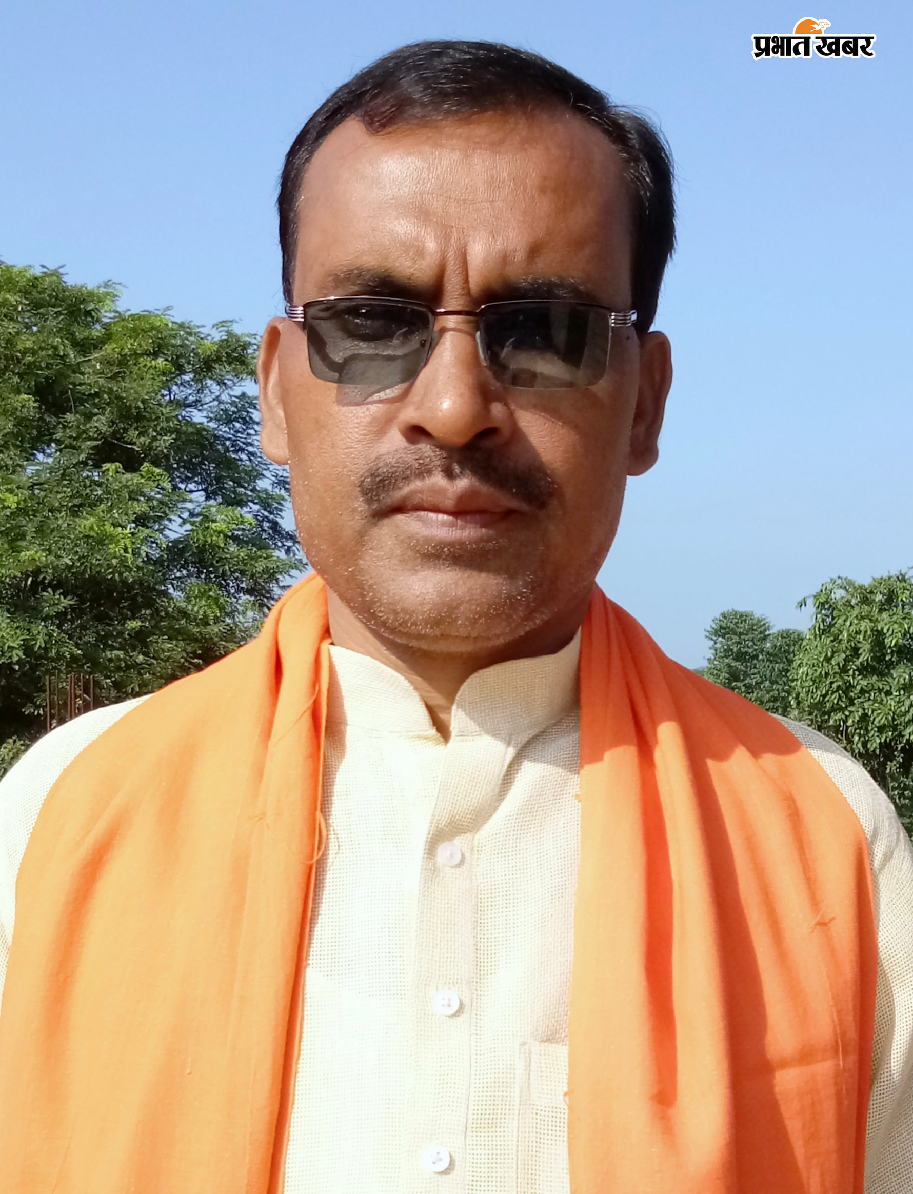 1-खंडहर में तब्दील प्राथमिक शिक्षक प्रशिक्षण महाविद्यालय सतबरवा. 2- छोटा सा कमरा में सिमटा महाविद्यालय का ऑफिस. 3-विधायक आलोक कुमार चौरसिया 4- अवधेश सिंह चेरो, राज्य स्तरीय दिशा समिति के सदस्य. | Prabhat Khabar Network