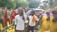लखीसराय में बाढ़ पीड़ितों का फूटा गुस्सा! सड़क जाम कर लगाए 'सीओ मुर्दाबाद' के नारे