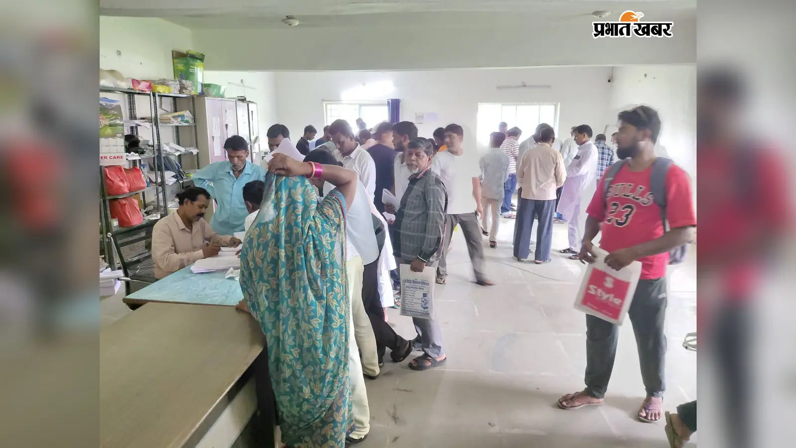 बिरनी में स्थानीय प्रमाण पत्र के लिए उमड़ी भीड़, 40 हजार से अधिक आवेदन; 18 हजार प्रमाण पत्र जारी
