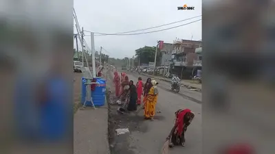 बालूमाथ : बाजार से गुजर रहे हाइवा-ट्रकों के खिलाफ सड़क पर उतरे व्यवसायी, बाइपास और नो-इंट्री नहीं तो तेज होगा आंदोलन
