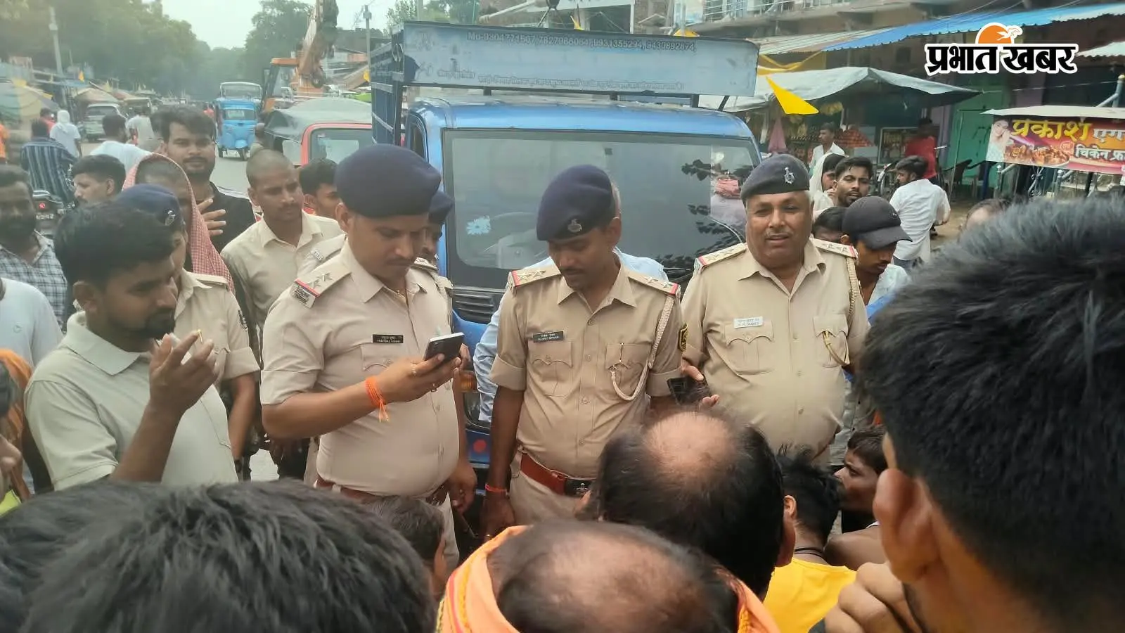 नावानगर बाजार में ज्वेलर्स दुकान में चोरी का प्रयास, आक्रोशित व्यवसायियों ने सड़क जाम कर जताया विरोध