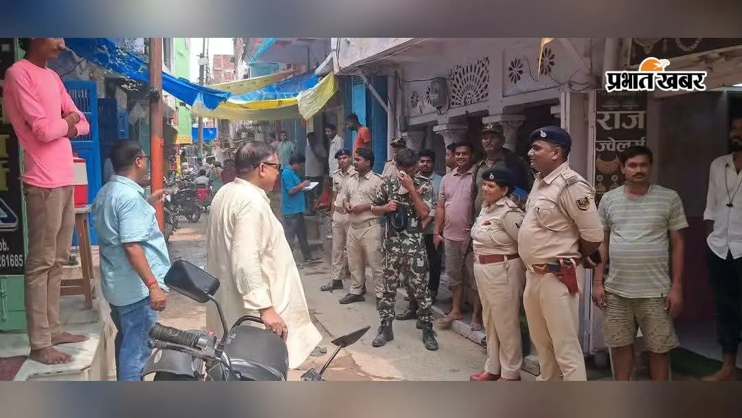 स्वर्ण व्यवसायी की हत्या के विरोध में सीवान के गुठनी में दुकानें बंद, पुलिस गश्ती और सुरक्षा बढ़ाने की मांग