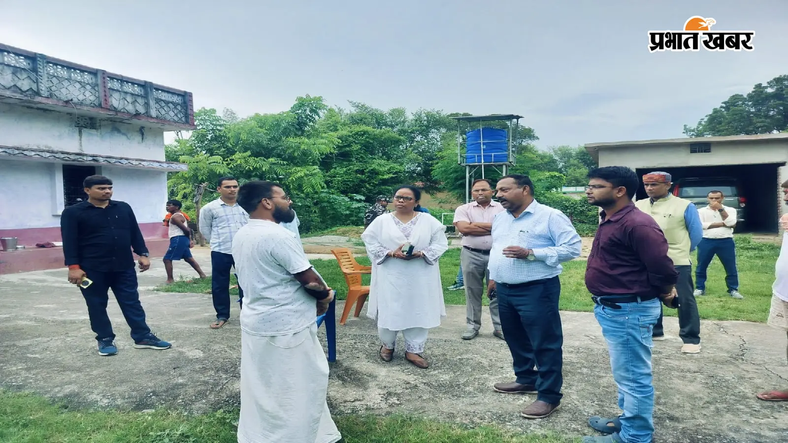 गढ़वा : बिना सूचना कांडी पहुंचीं DDC प्रेमलता मुर्मू, राणाडीह में 15वें वित्त की योजनाओं का किया निरीक्षण