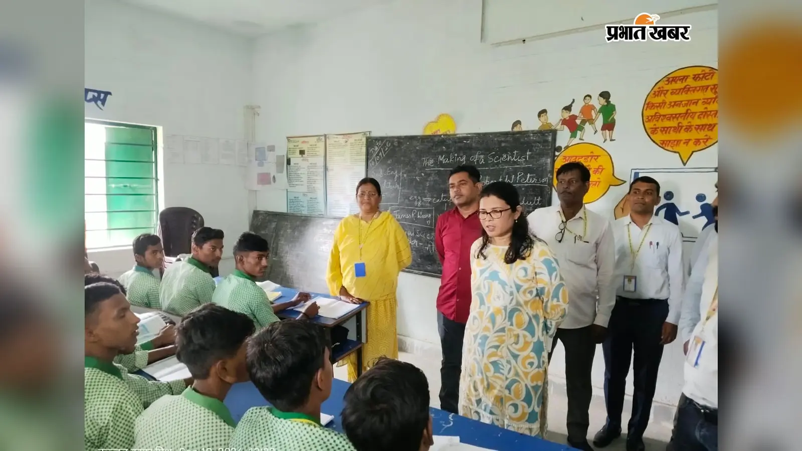 PM Shri School Inspection: पलामू में पीएम श्री स्कूलों की जांच, स्मार्ट क्लास से मिड डे मील तक 17 बिंदुओं पर हुई पड़ताल