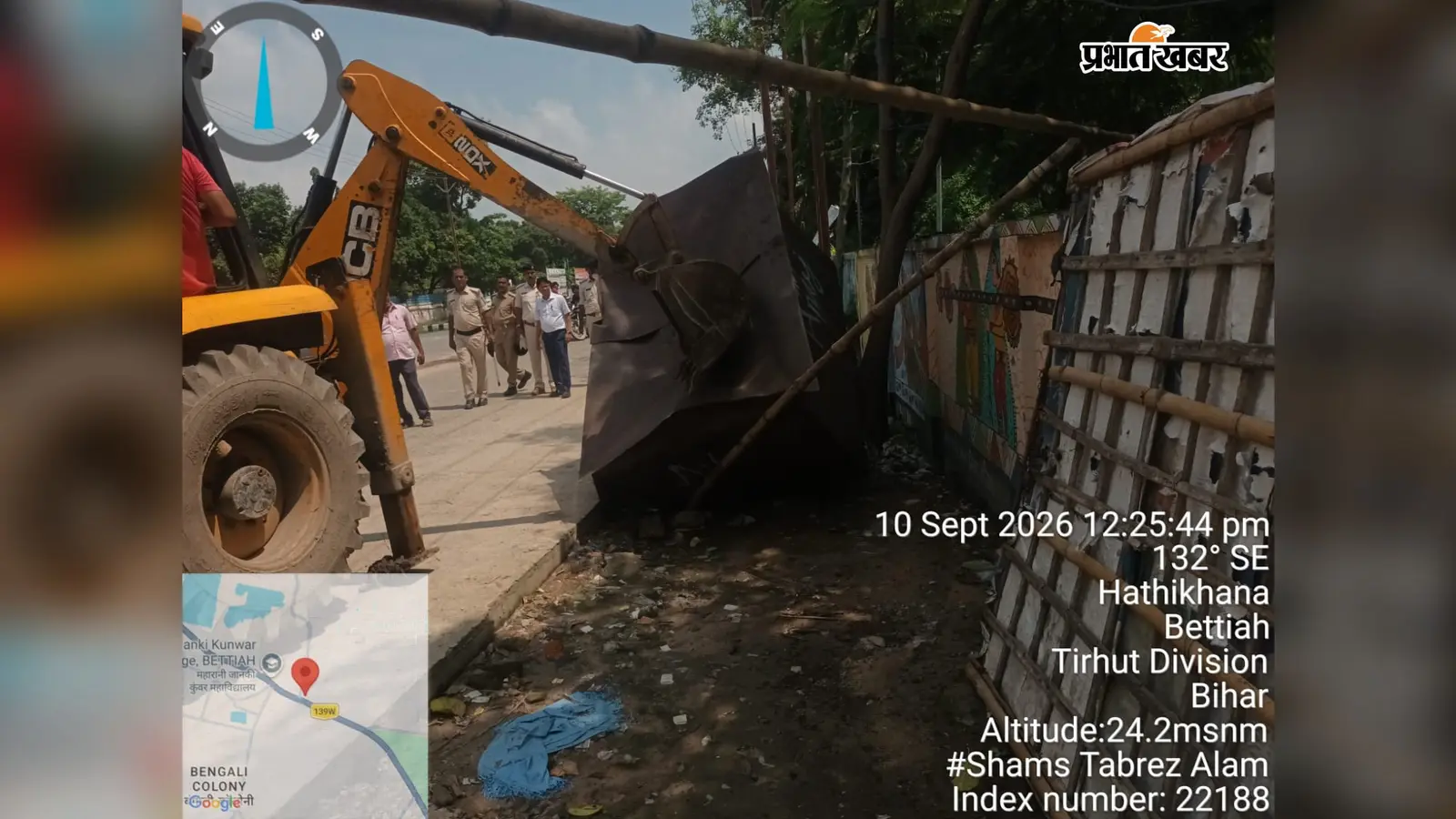 बेतिया में अतिक्रमण पर चला बुलडोजर, 100 दुकानों के शेड-जाफरी तोड़े, दो ट्रेलर सामान जब्त