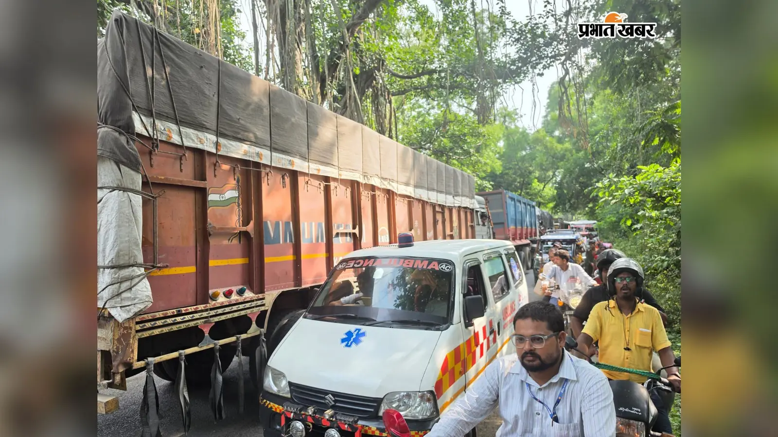 मुख्यमंत्री के कार्यक्रम के दौरान गंगटा-जमुई मार्ग पर लगा लंबा जाम, एंबुलेंस भी घंटों फंसी