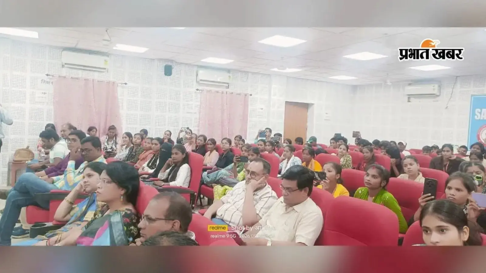 विश्व आत्महत्या निवारण दिवस पर कैमूर में संगोष्ठी, विद्यार्थियों ने कहा- संवाद से बचायी जा सकती है जिंदगी