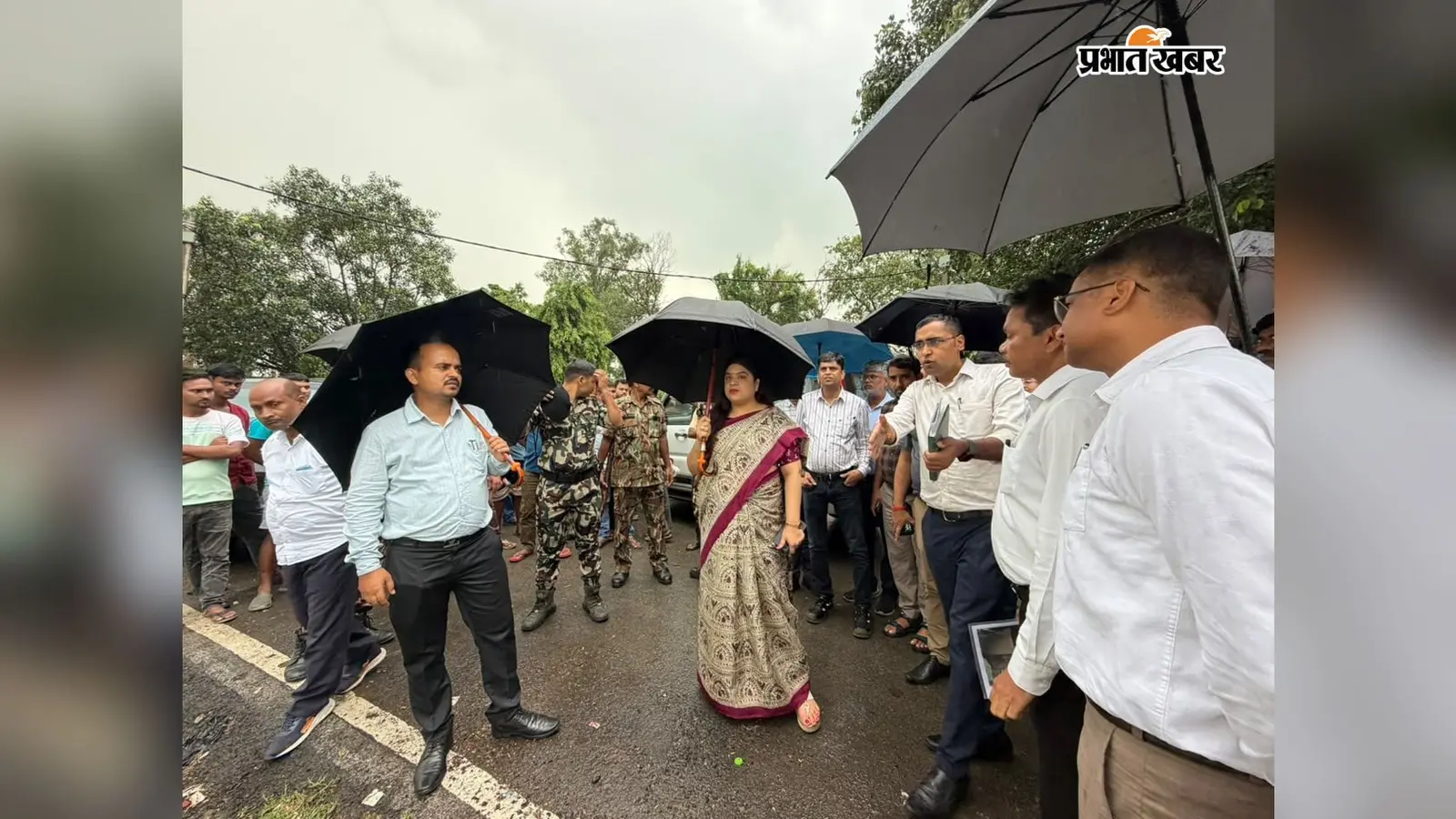 औरंगाबाद : क्षतिग्रस्त मेह पुल का DM ने लिया जायजा, मरम्मत से नए पुल तक 3 विकल्पों पर होगा फैसला
