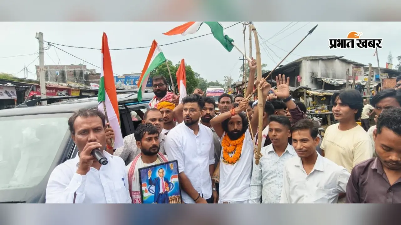 भर्ती सुधार यात्रा पहुंची चंदवा, देवेंद्र महतो बोले - युवाओं के अधिकार और भविष्य को सुरक्षित करना लक्ष्य