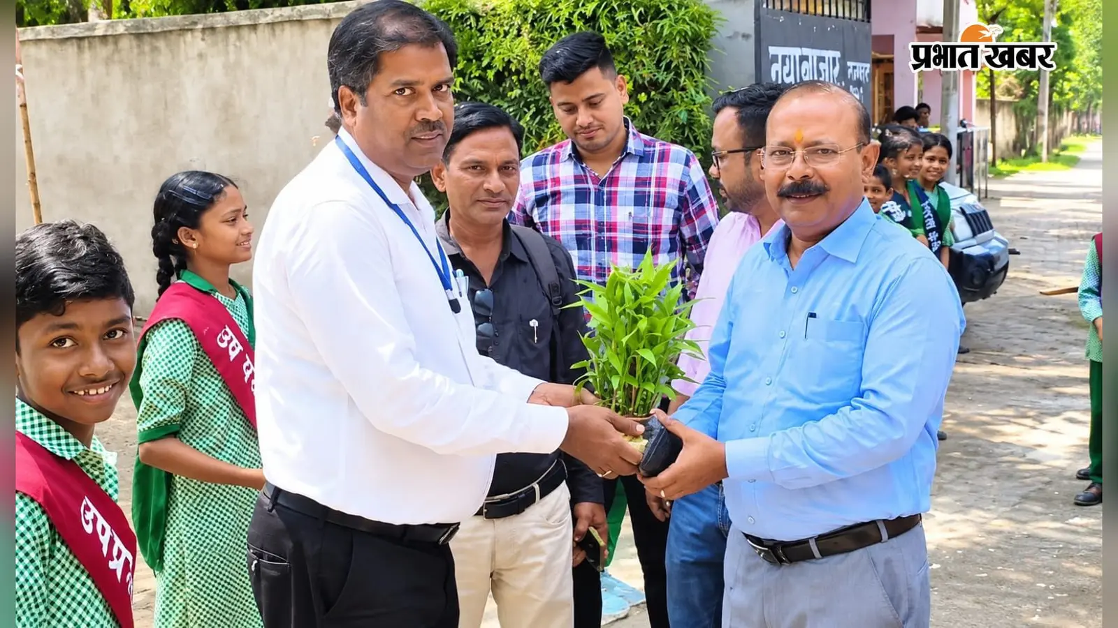 कक्षाओं से लैब तक पहुंचे संयुक्त सचिव, राजमहल के पीएमश्री स्कूलों में व्यवस्थाओं का लिया जायजा
