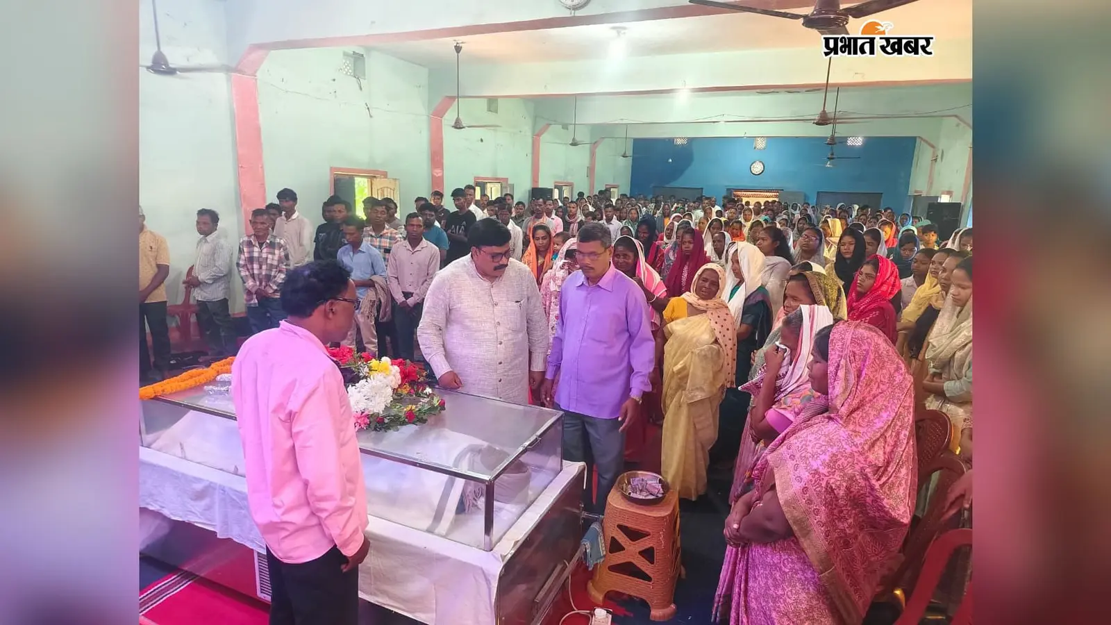 हजारों नम आंखों ने दी अंतिम विदाई, रेव्ह नुवास मुंडू के अंतिम संस्कार में उमड़ा जनसैलाब