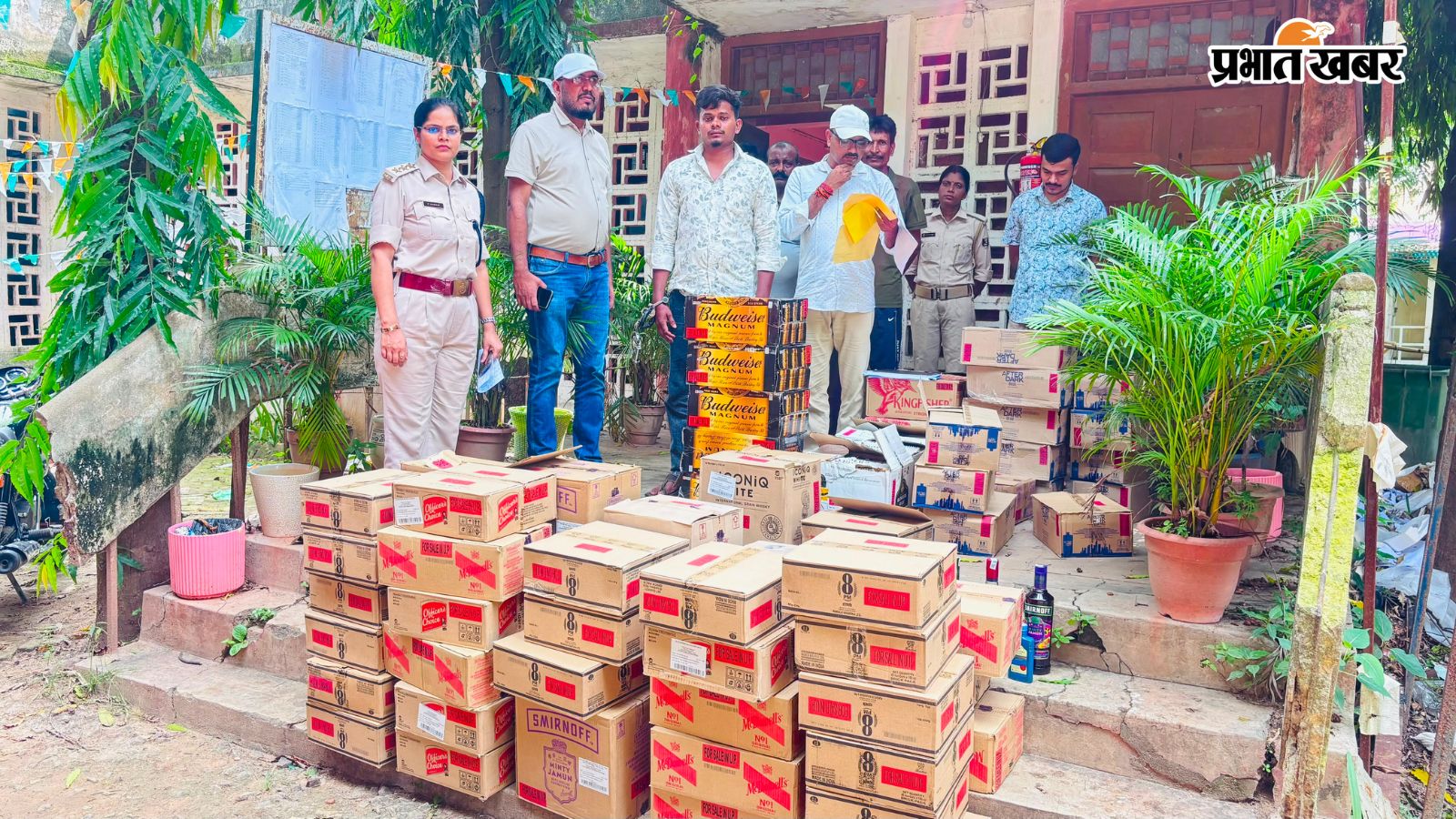 जब्त शराब की तस्वीर