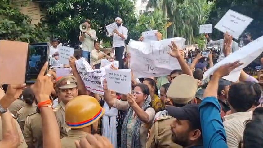  शिक्षक भर्ती के नियमों को लेकर अभ्यर्थियों में बढ़ा आक्रोश