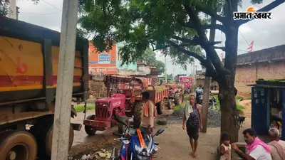 नवादा के रजौली में सिमरकोल-अमावां सड़क का हाल बेहाल, आक्रोशित ग्रामीणों ने रोड किया जाम