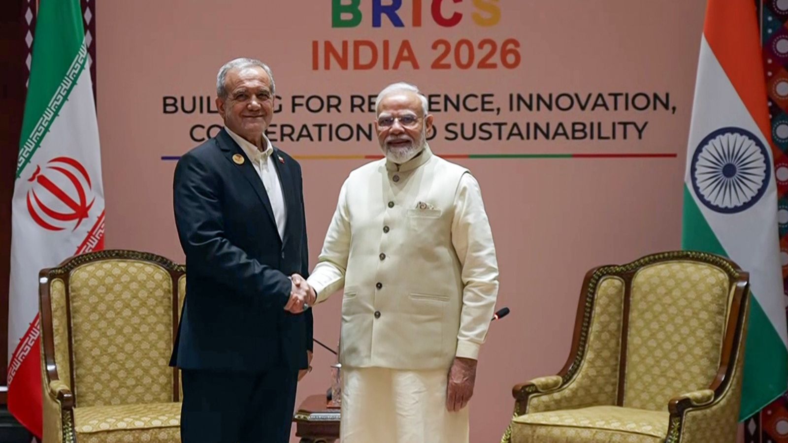 प्रधानमंत्री नरेंद्र मोदी और ईरान के राष्ट्रपति मसूद पेजेशकियन, फोटो- एएनआई