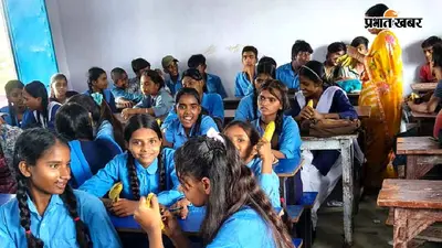 पुनपुन में बाढ़ का पानी उतरा, एक सप्ताह बाद स्कूल पहुंचे बच्चे; 34 सरकारी स्कूलों में लौटी रौनक