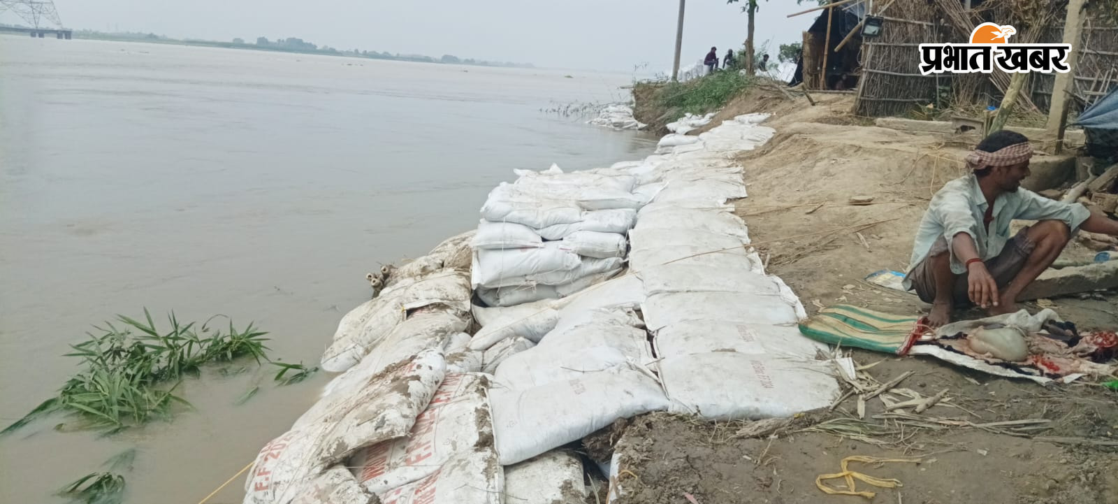 फोटो -कटाव स्थल पर धीमी गति से चल रहा फ्लड फाईटिंग कार्य। | Prabhat Khabar Network