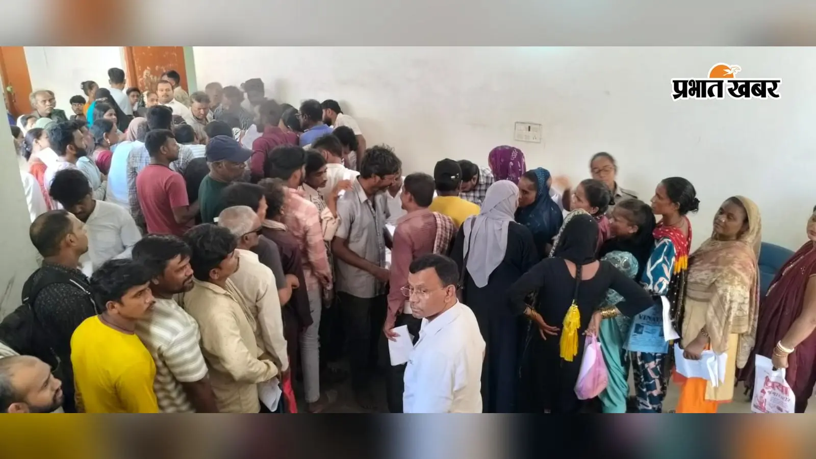 बाघमारा में SIR की जांच तेज, 62,924 नोटिस जारी; दस्तावेजों के सत्यापन में जुटा प्रशासन