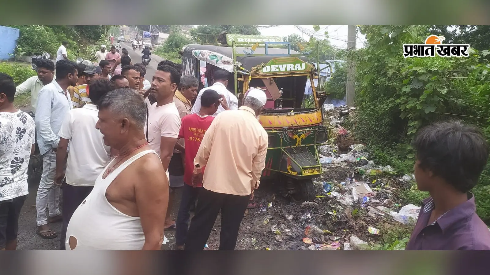 बोकारो में स्कूल जा रहे बच्चों से भरा ऑटो पलटा, 10 से 12 छात्र घायल