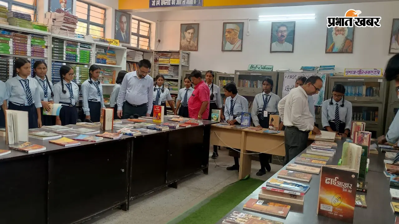 पटना : हिंदी पखवाड़े में किताबों से सजा जवाहर नवोदय विद्यालय का पुस्तकालय, विद्यार्थियों ने उत्साह से देखीं साहित्यिक पुस्तकें
