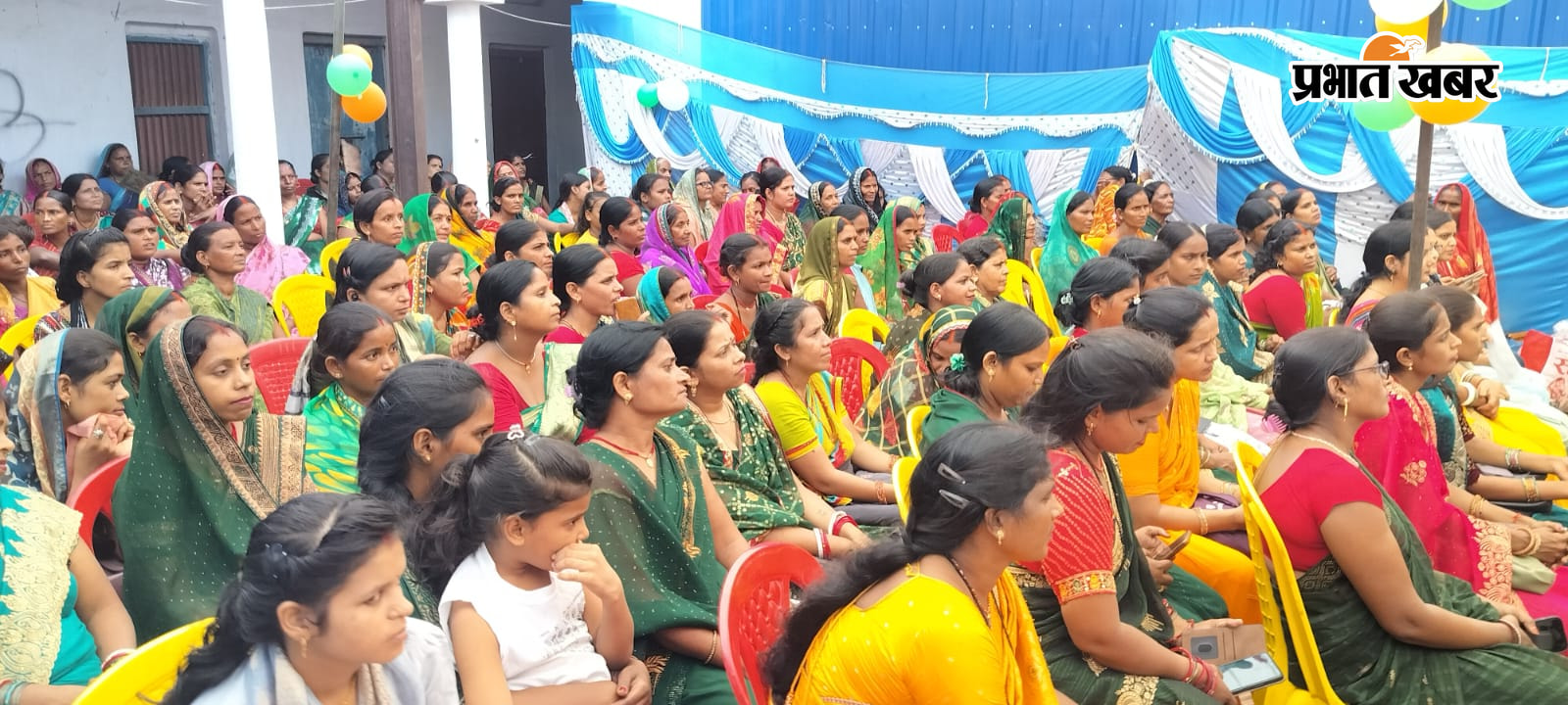 फोटो -दीप प्रज्वलित कर कार्यक्रम का उद्घाटन करते अतिथि फोटो- कार्यक्रम के दौरान मंचासीन अतिथि भवन फोटो कार्यक्रम में शामिल जीविका समूह की महिलाएं | Prabhat Khabar Network