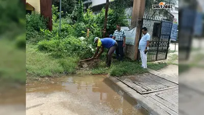 खबर का असर: रानीश्वर CHC गेट पर जलजमाव से राहत, नाली बनाकर करायी सफाई