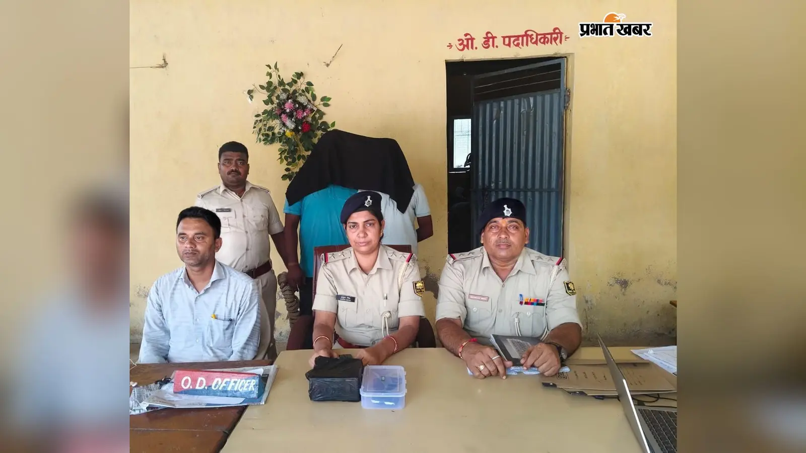 स्टूडियो में छिपकर बैठे थे दो नशा तस्कर, पुलिस ने दबोचा तो 130 ग्राम ब्राउन शुगर निकली