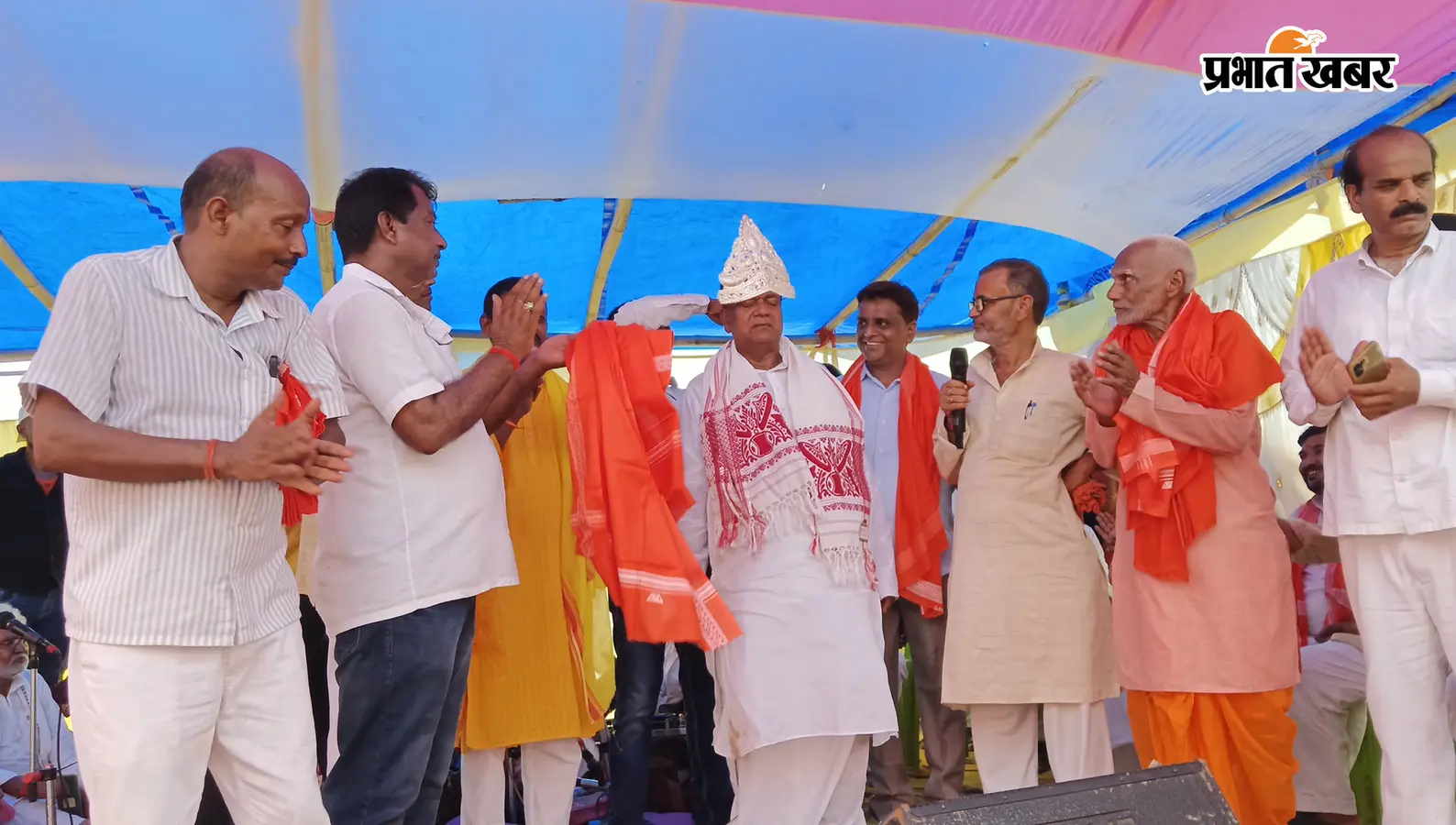 रोहतास: दिनारा में बाबा गणिनाथ जयंती की धूम: विधायकों को पहनाया गया चांदी का मुकुट, उमड़ा श्रद्धालुओं का जनसैलाब